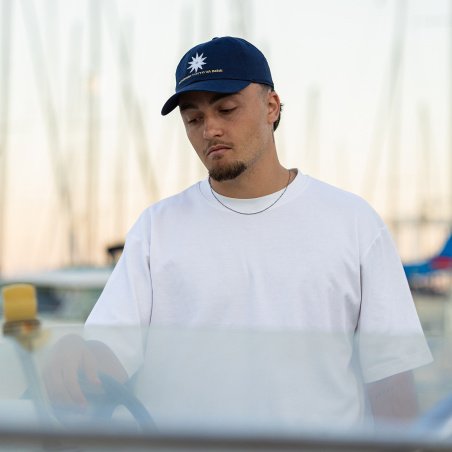 Casquette avec broderie métallique brillante
