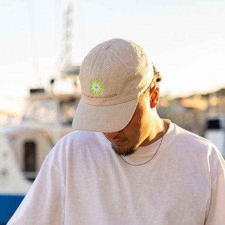 Casquette Alto couleur beige, broderie vert fluo et métallique shooting homme